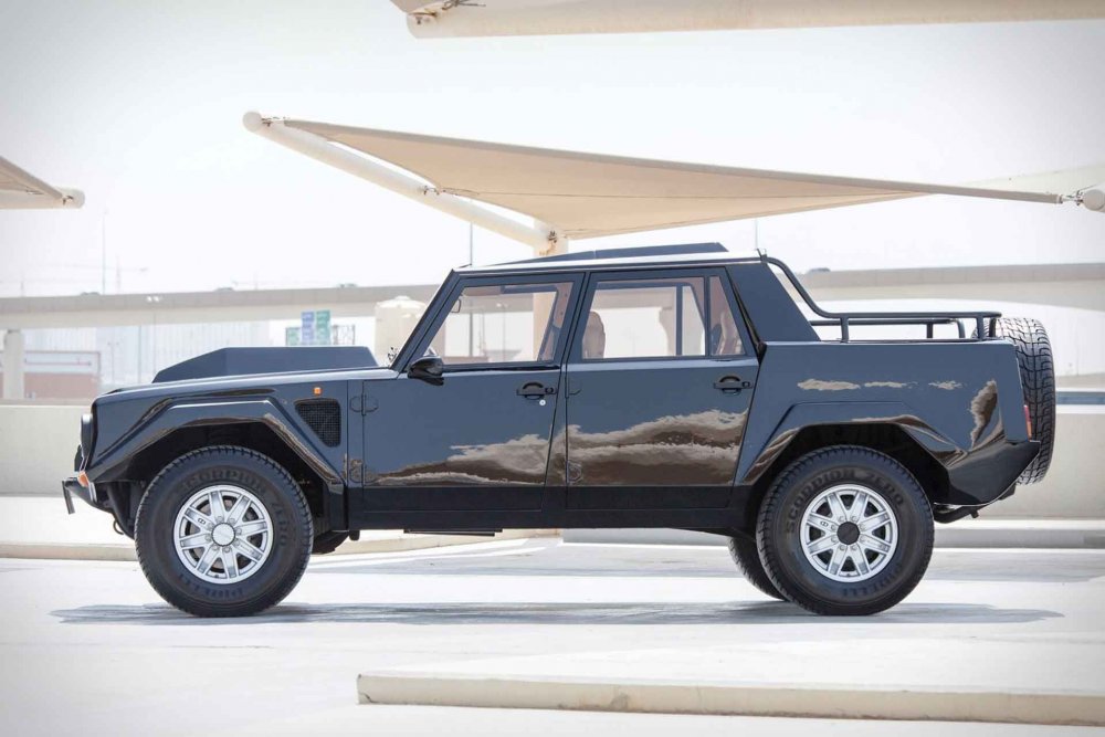 Lamborghini lm002