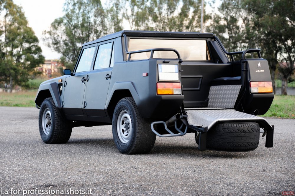 Lamborghini lm002 2021