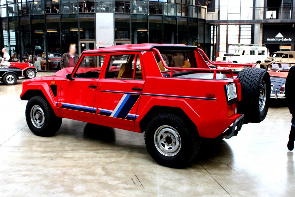 Lamborghini lm003