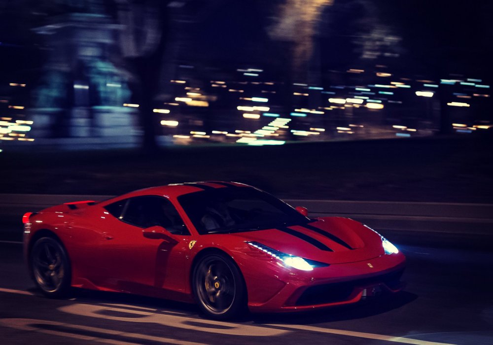 Феррари 458 Italia ночью