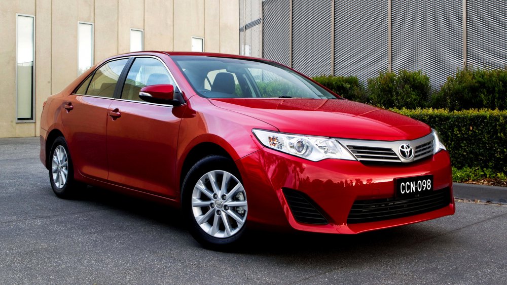 Toyota Camry 2012 красная