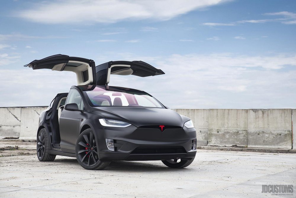 Машина Tesla model x