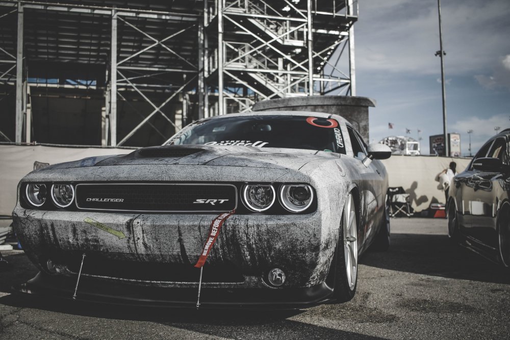 Dodge Challenger черный