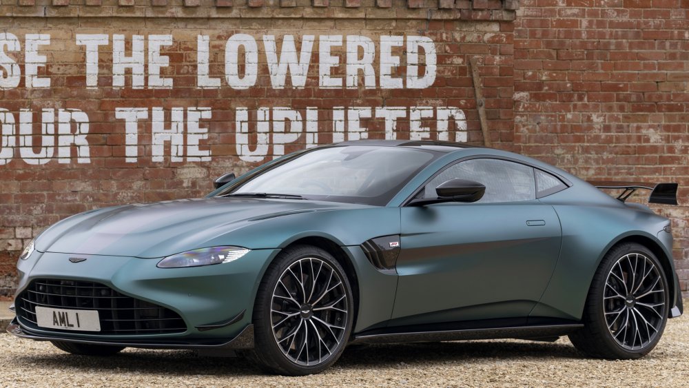 Астон Мартин Vantage Coupe 2022