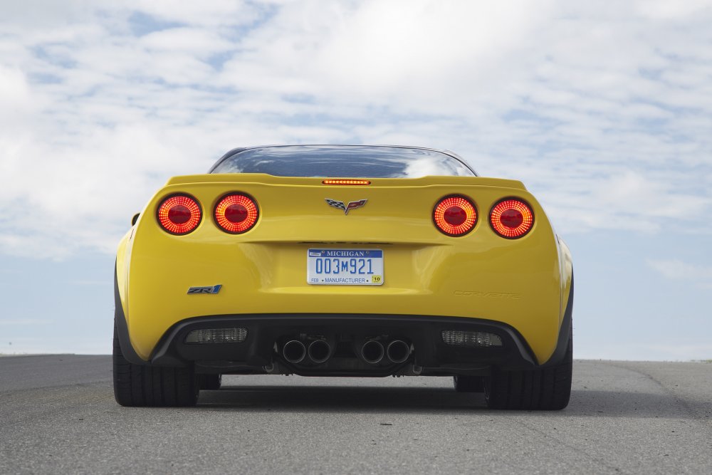 Chevrolet Corvette zr1 оранжевый