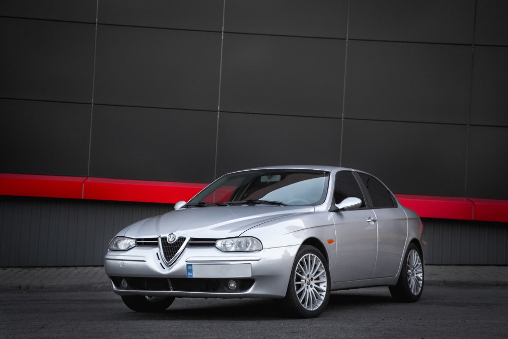 Alfa Romeo 156 красный