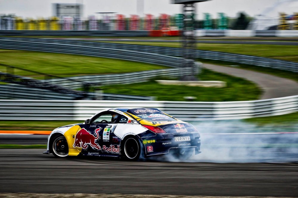 Nissan 350z Red bull