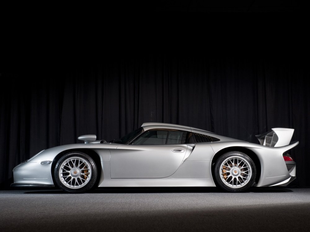 Порше 911 gt1 Strassenversion