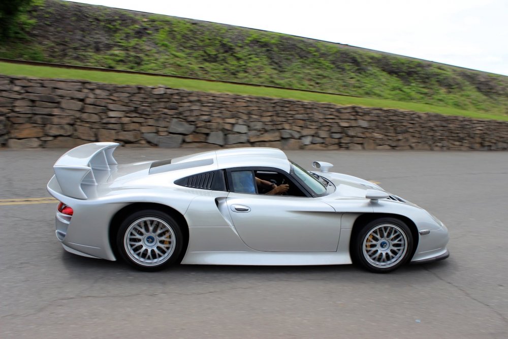 Porsche 911 gt1 Strassenversion