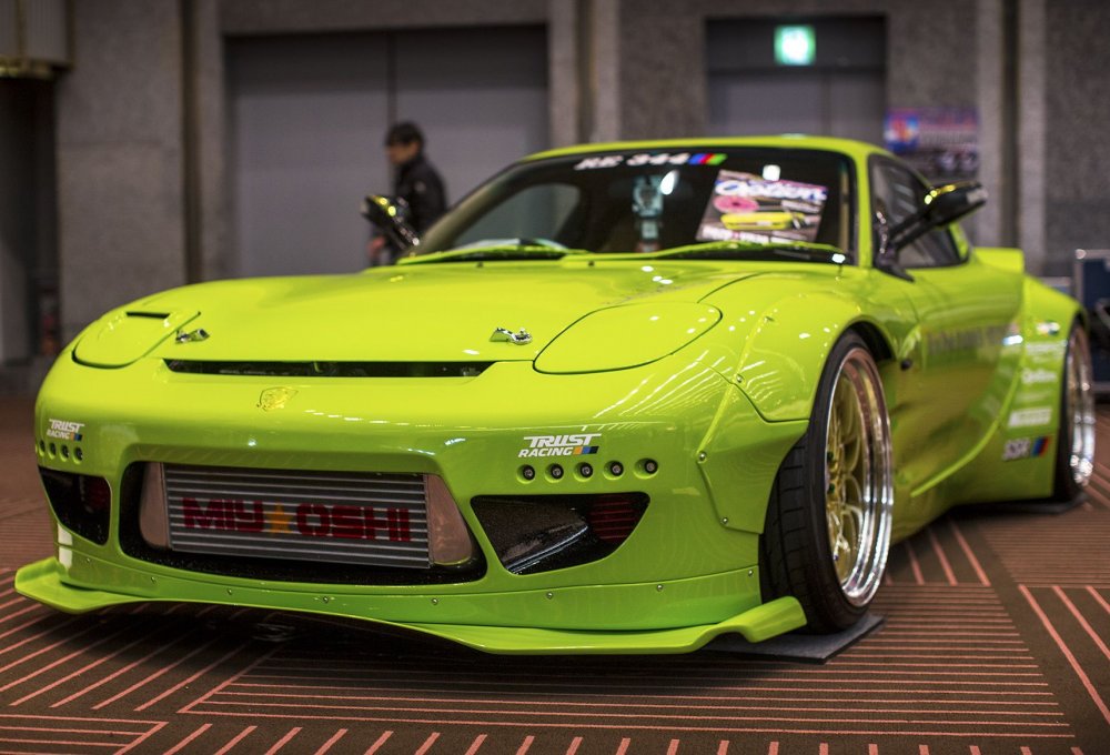 Mazda RX 7 зеленая