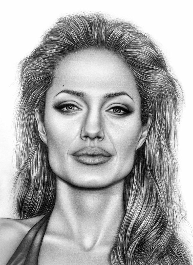Анжелина Джоли портрет