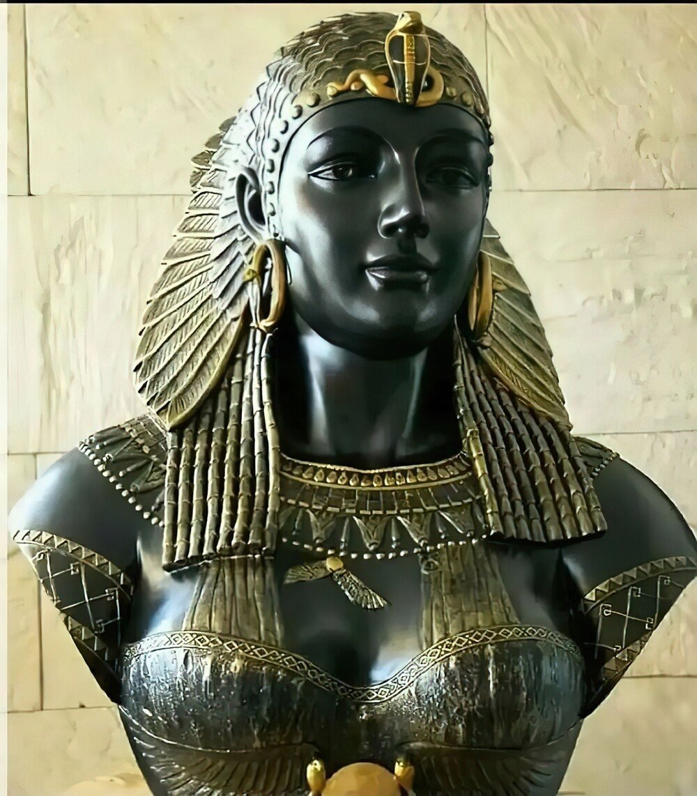 Египетская царица Клеопатра в полный рост