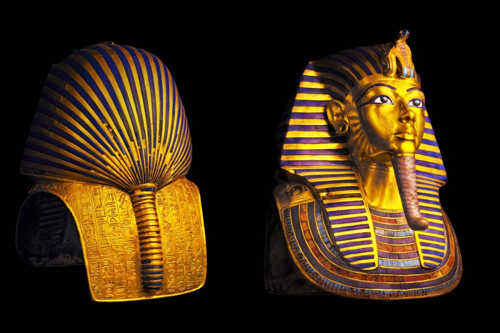 Золотая маска мумии фараона Тутанхамона