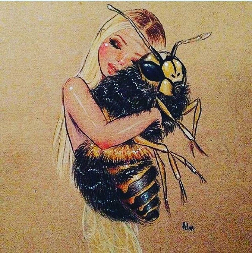Девушка пчела