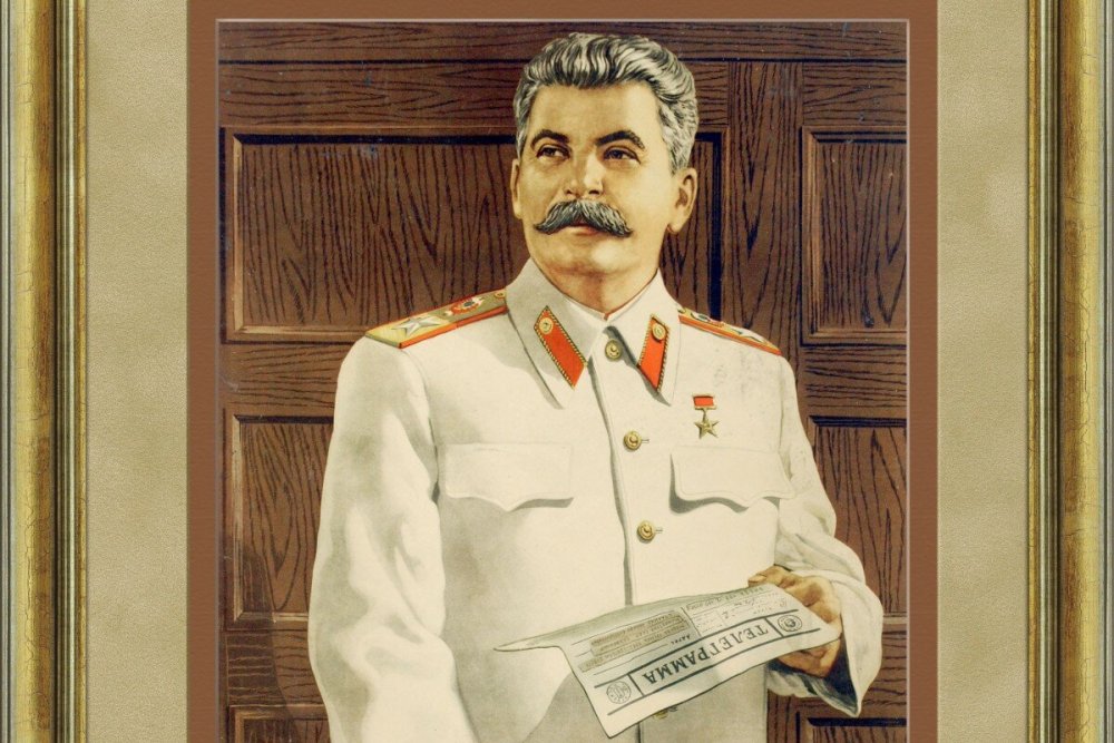 Сталин на Красном фоне
