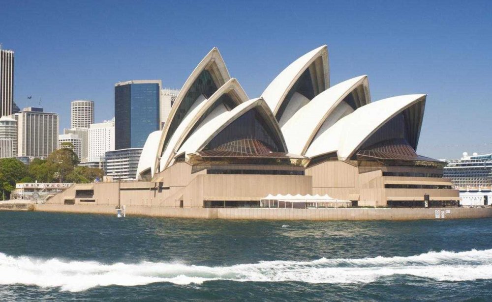 • Оперный театр в Сиднее й.Уотсон 1956-1973