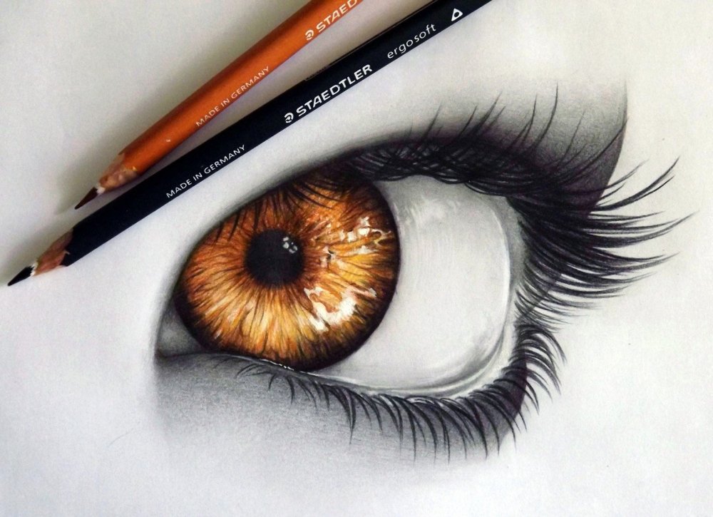 Реалистичный глаз цветными карандашами