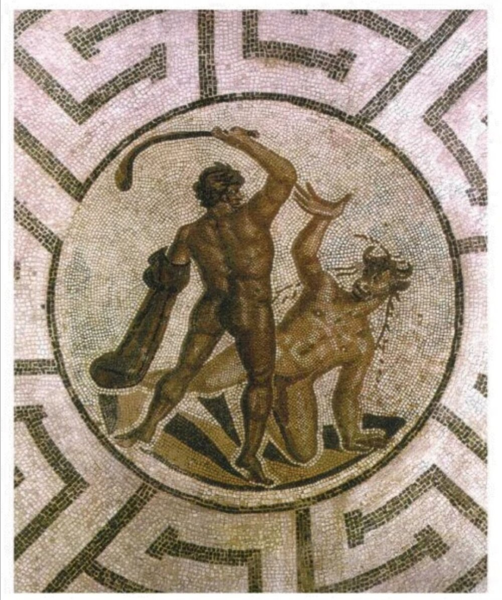 Мозаика Тесей и Минотавр