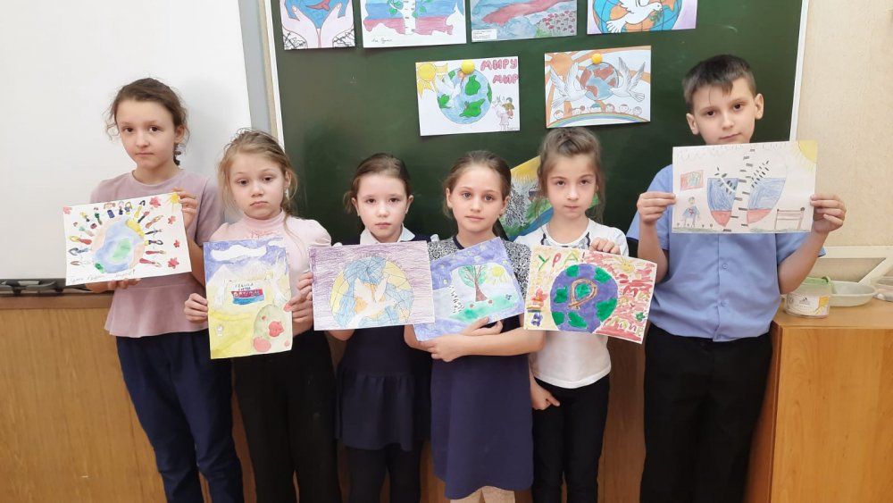 Конкурс рисунков на защите мира для школьников